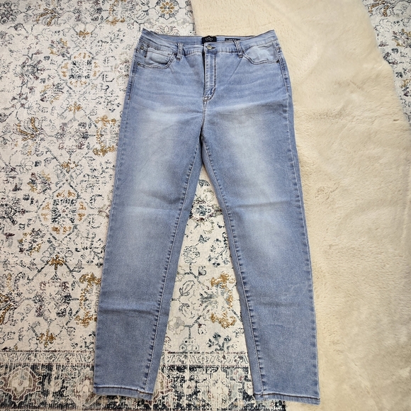 Curve Appeal High-Rise Essential Skinny Plus Size Pants 16/33 - Picture 1 of 7